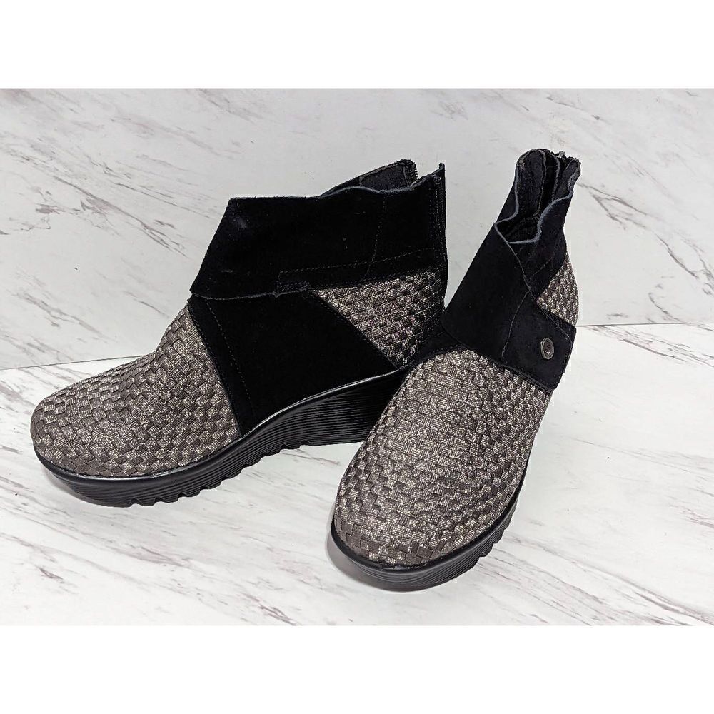 Bernie Mev New York Women's Black Gray Suede Jacqueline Wedge Bootie Size 38